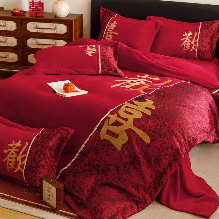91家纺网 家纺一手货源 找家纺 苏源家居 2025新款牛奶绒加厚新款婚庆喜庆刺绣大红四件套 绒 欢喜-金色