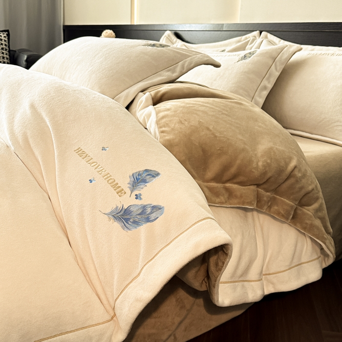 91家纺网 家纺一手货源 找家纺 （总）鸿织源家纺 2025新款牛奶绒刺绣四件套-羽蝶