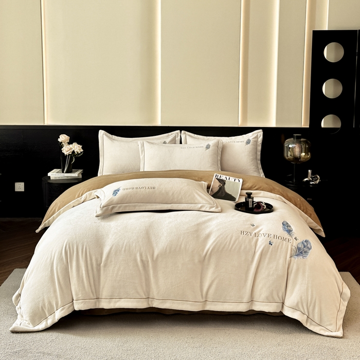 91家纺网 家纺一手货源 找家纺 （总）鸿织源家纺 2025新款牛奶绒刺绣四件套-羽蝶