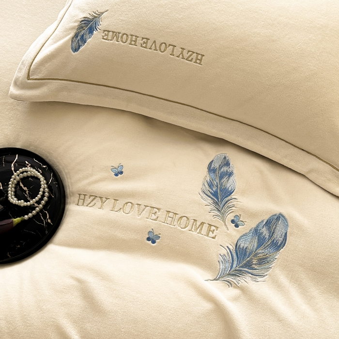 91家纺网 家纺一手货源 找家纺 （总）鸿织源家纺 2025新款牛奶绒刺绣四件套-羽蝶