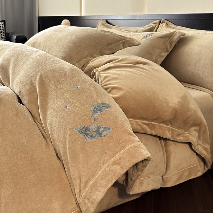 鸿织源家纺 2025新款牛奶绒刺绣四件套-羽蝶 羽蝶-奶咖