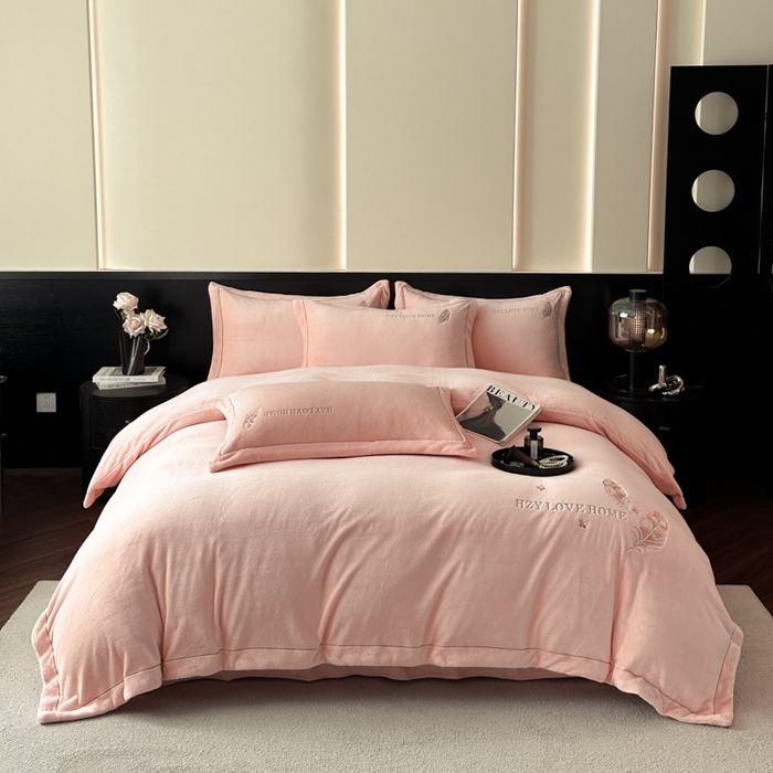 91家纺网 家纺一手货源 找家纺 鸿织源家纺 2025新款牛奶绒刺绣四件套-羽蝶 羽蝶-玉色