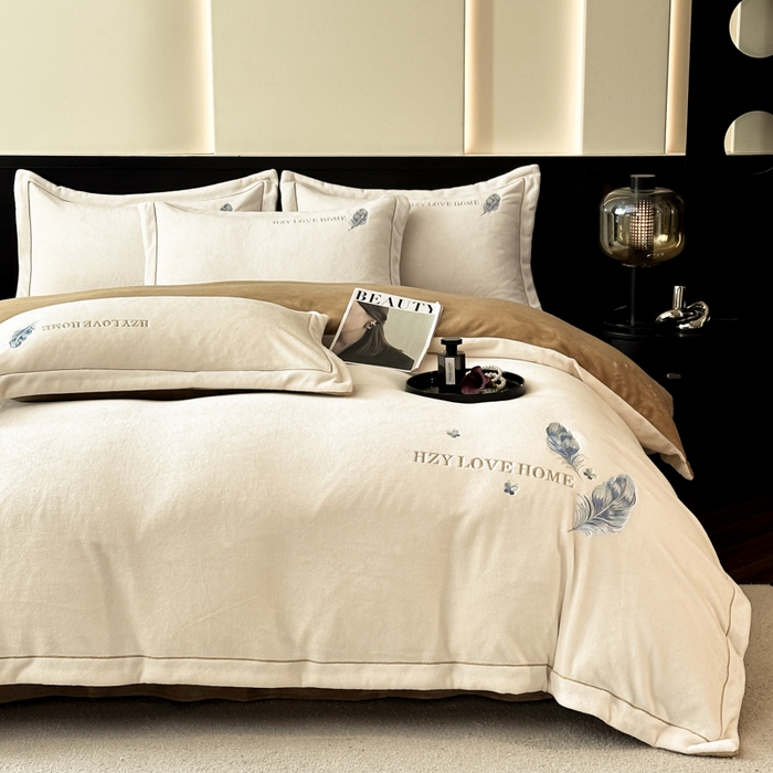 91家纺网 家纺一手货源 找家纺 （总）鸿织源家纺 2025新款牛奶绒刺绣四件套-羽蝶