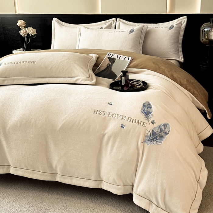 91家纺网 家纺一手货源 找家纺 （总）鸿织源家纺 2025新款牛奶绒刺绣四件套-羽蝶