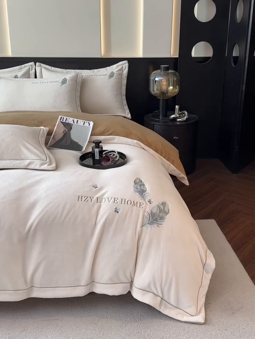 91家纺网 家纺一手货源 找家纺 （总）鸿织源家纺 2025新款牛奶绒刺绣四件套-羽蝶