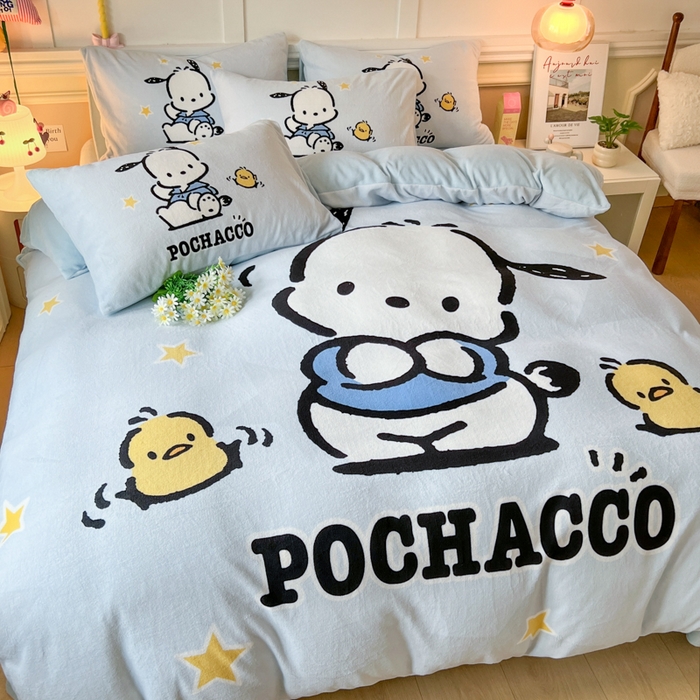 91家纺网 家纺一手货源 找家纺 妖妖家纺 2025新款高克重牛奶绒三丽鸥大版四件套 呆萌帕恰狗