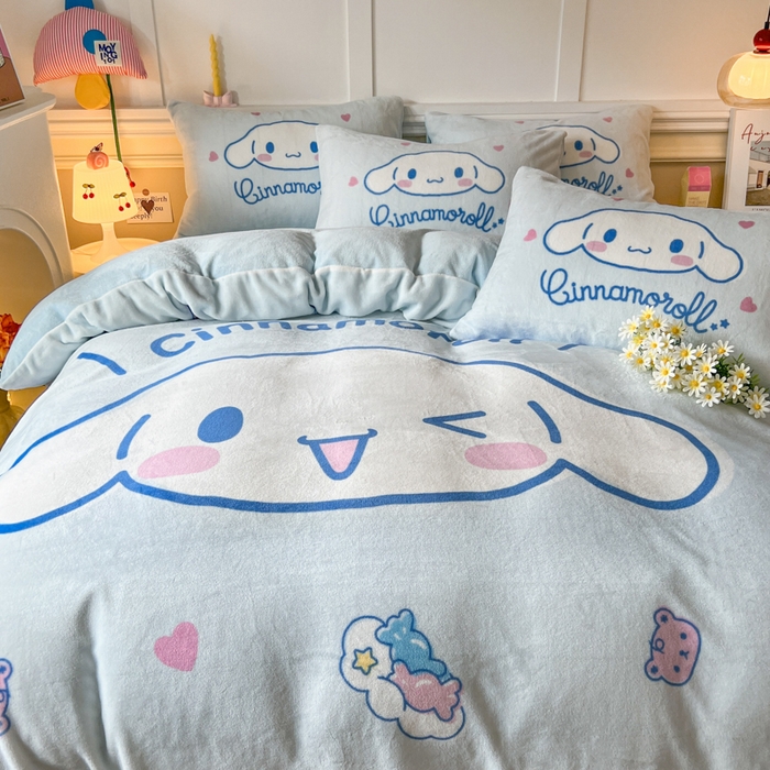 91家纺网 家纺一手货源 找家纺 妖妖家纺 2025新款高克重牛奶绒三丽鸥大版四件套 wink玉桂狗