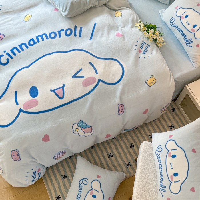 91家纺网 家纺一手货源 找家纺 妖妖家纺 2025新款高克重牛奶绒三丽鸥大版四件套 wink玉桂狗