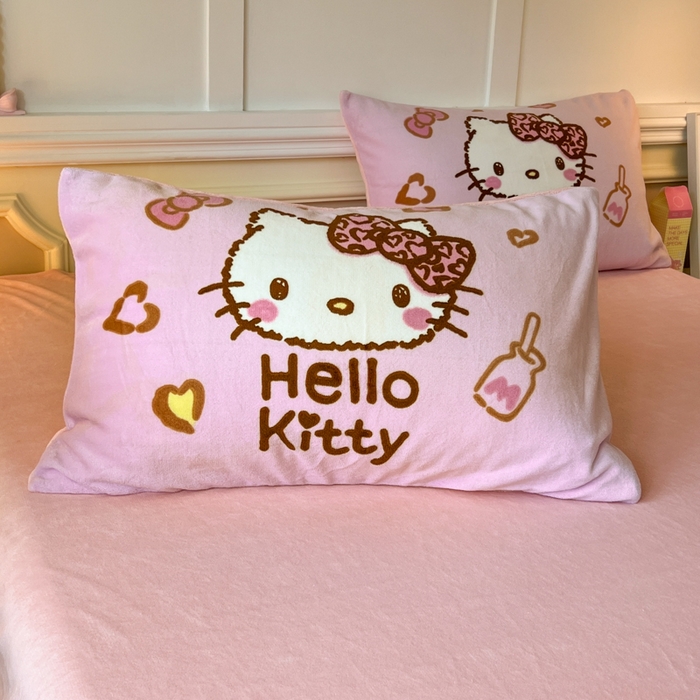 91家纺网 家纺一手货源 找家纺 妖妖家纺 2025新款高克重牛奶绒三丽鸥大版四件套 豹纹kitty