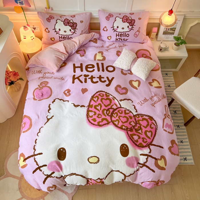 91家纺网 家纺一手货源 找家纺 妖妖家纺 2025新款高克重牛奶绒三丽鸥大版四件套 豹纹kitty