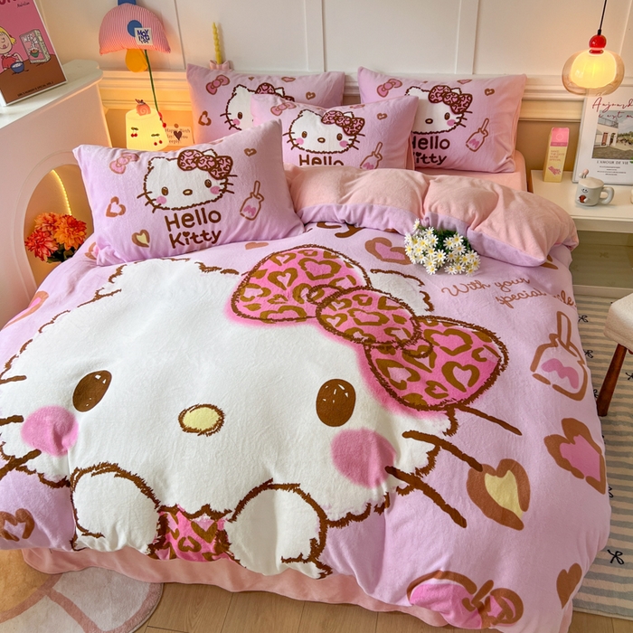 91家纺网 家纺一手货源 找家纺 妖妖家纺 2025新款高克重牛奶绒三丽鸥大版四件套 豹纹kitty