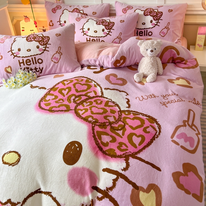 91家纺网 家纺一手货源 找家纺 妖妖家纺 2025新款高克重牛奶绒三丽鸥大版四件套 豹纹kitty