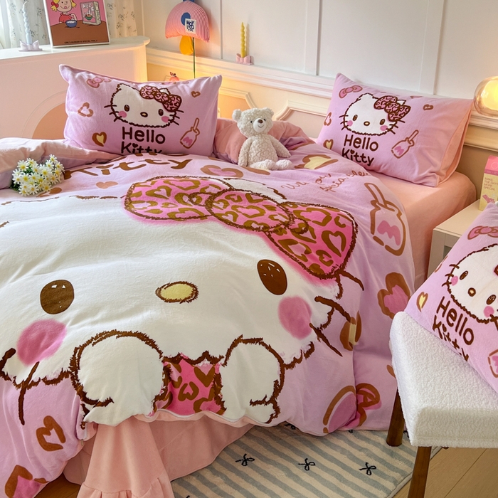 91家纺网 家纺一手货源 找家纺 妖妖家纺 2025新款高克重牛奶绒三丽鸥大版四件套 豹纹kitty