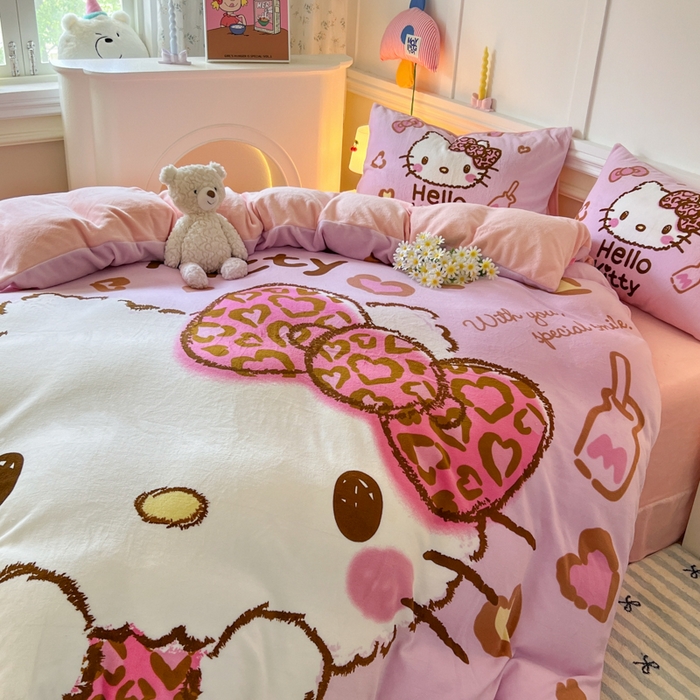 91家纺网 家纺一手货源 找家纺 妖妖家纺 2025新款高克重牛奶绒三丽鸥大版四件套 豹纹kitty