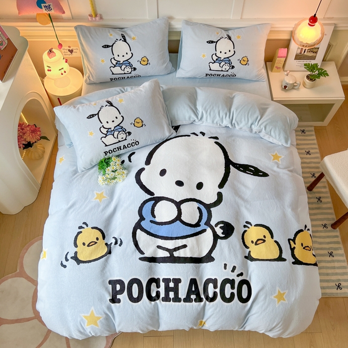 91家纺网 家纺一手货源 找家纺 妖妖家纺 2025新款高克重牛奶绒三丽鸥大版四件套 呆萌帕恰狗