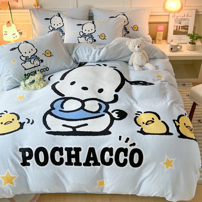 91家纺网 家纺一手货源 找家纺 妖妖家纺 2025新款高克重牛奶绒三丽鸥大版四件套 呆萌帕恰狗