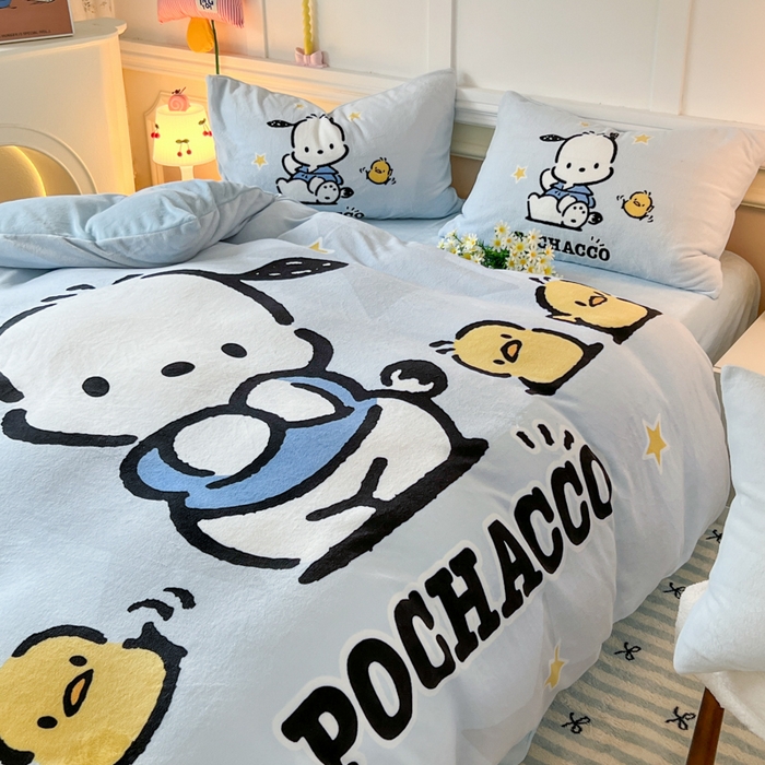 91家纺网 家纺一手货源 找家纺 妖妖家纺 2025新款高克重牛奶绒三丽鸥大版四件套 呆萌帕恰狗