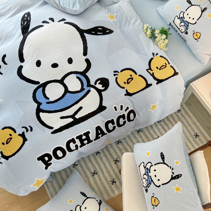 91家纺网 家纺一手货源 找家纺 妖妖家纺 2025新款高克重牛奶绒三丽鸥大版四件套 呆萌帕恰狗