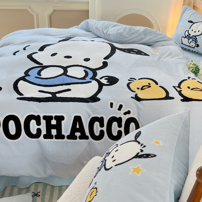 91家纺网 家纺一手货源 找家纺 妖妖家纺 2025新款高克重牛奶绒三丽鸥大版四件套 呆萌帕恰狗