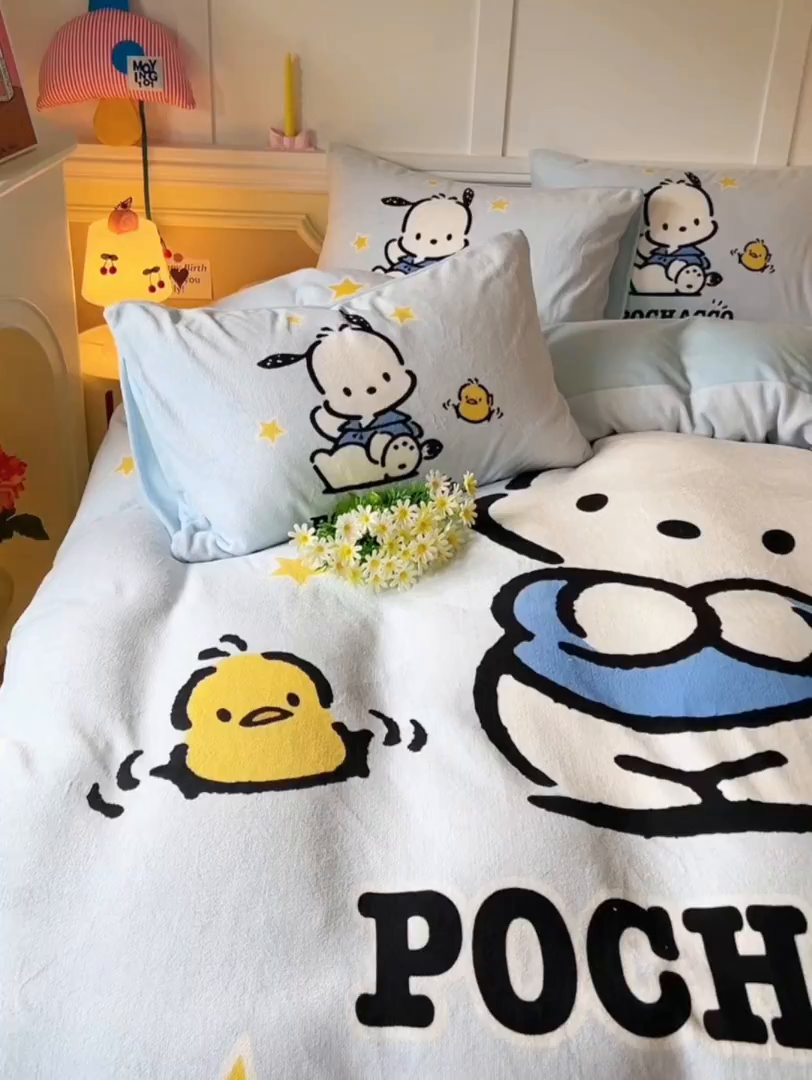 91家纺网 家纺一手货源 找家纺 妖妖家纺 2025新款高克重牛奶绒三丽鸥大版四件套 呆萌帕恰狗