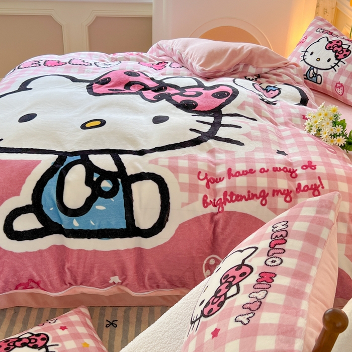 91家纺网 家纺一手货源 找家纺 妖妖家纺 2025新款高克重牛奶绒三丽鸥大版四件套 呆萌kitty