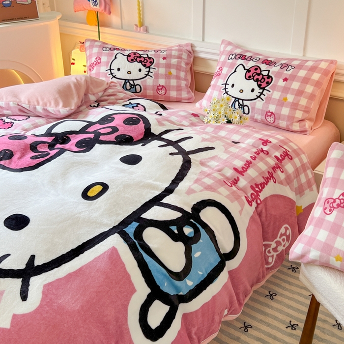 91家纺网 家纺一手货源 找家纺 妖妖家纺 2025新款高克重牛奶绒三丽鸥大版四件套 呆萌kitty