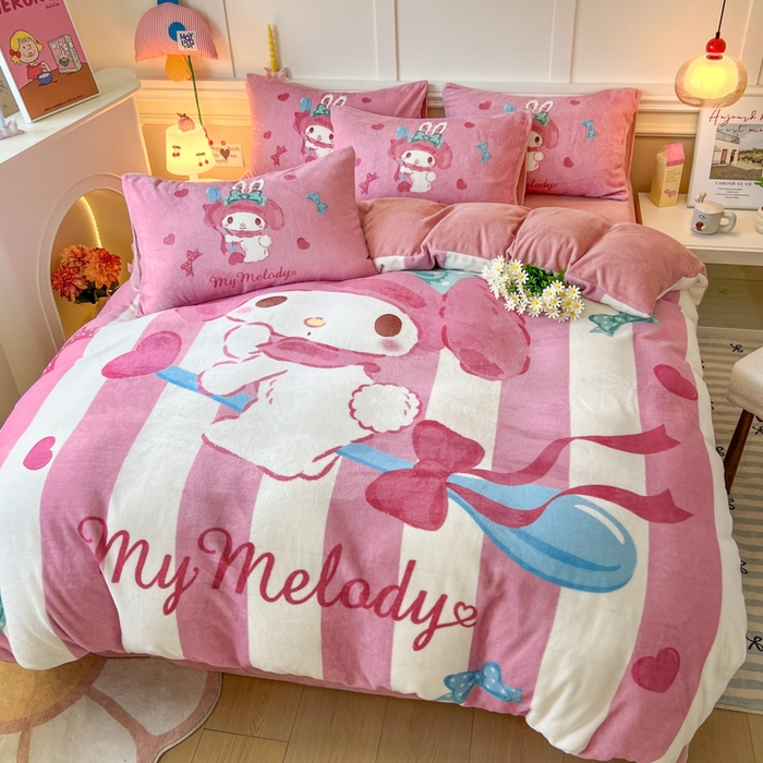 91家纺网 家纺一手货源 找家纺 妖妖家纺 2025新款高克重牛奶绒三丽鸥大版四件套 飞行美乐蒂