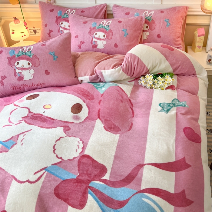 91家纺网 家纺一手货源 找家纺 妖妖家纺 2025新款高克重牛奶绒三丽鸥大版四件套 飞行美乐蒂