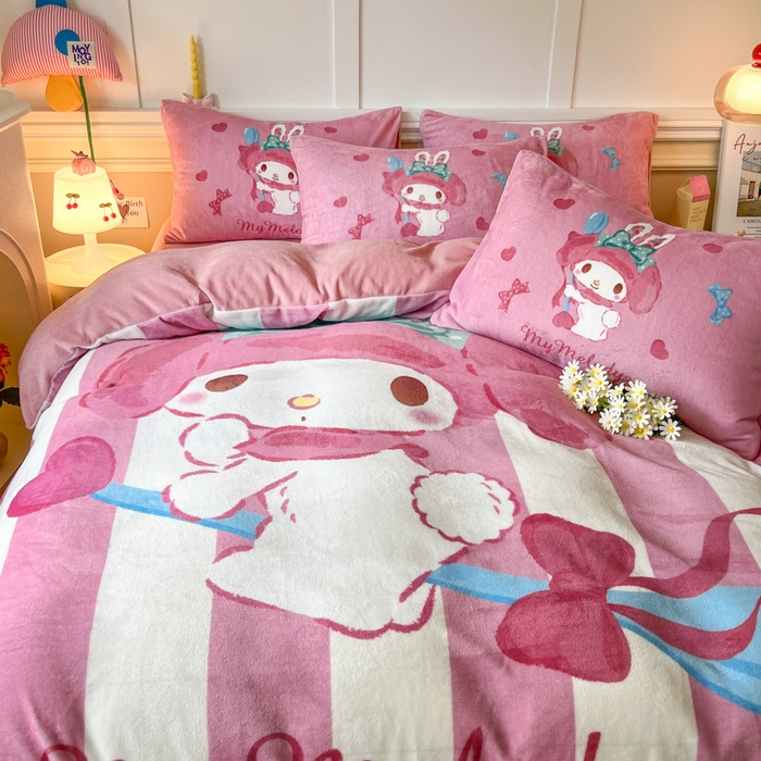 91家纺网 家纺一手货源 找家纺 妖妖家纺 2025新款高克重牛奶绒三丽鸥大版四件套 飞行美乐蒂