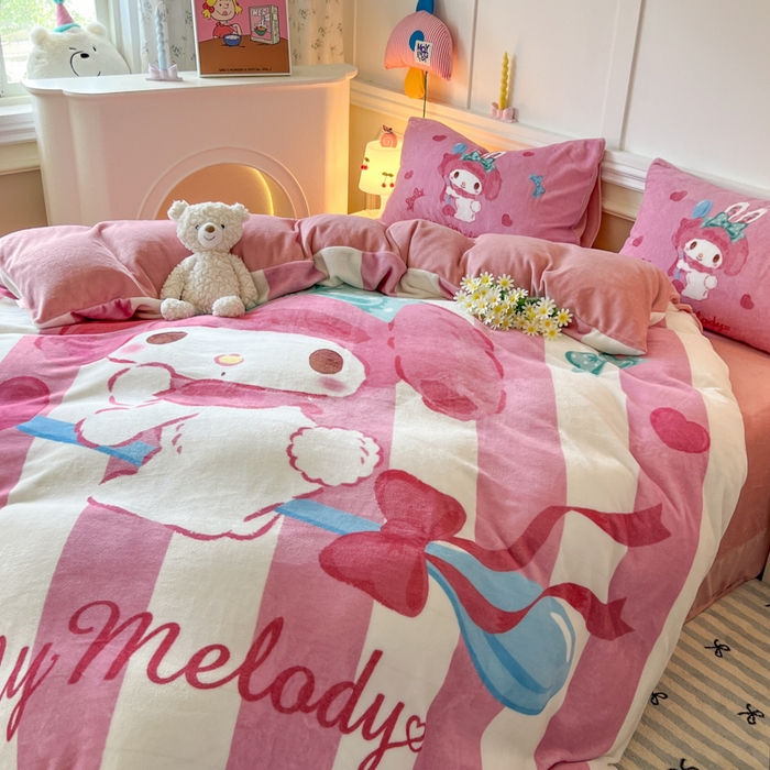 91家纺网 家纺一手货源 找家纺 妖妖家纺 2025新款高克重牛奶绒三丽鸥大版四件套 飞行美乐蒂