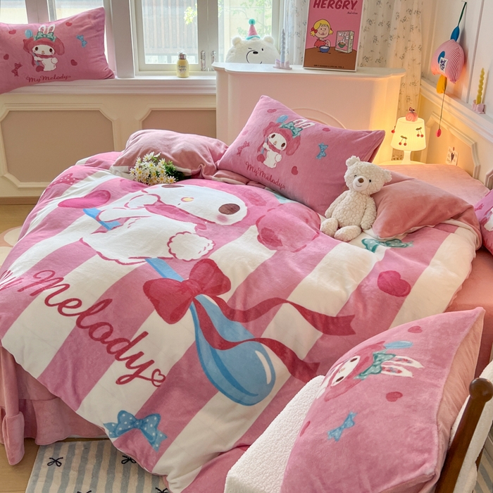 91家纺网 家纺一手货源 找家纺 妖妖家纺 2025新款高克重牛奶绒三丽鸥大版四件套 飞行美乐蒂