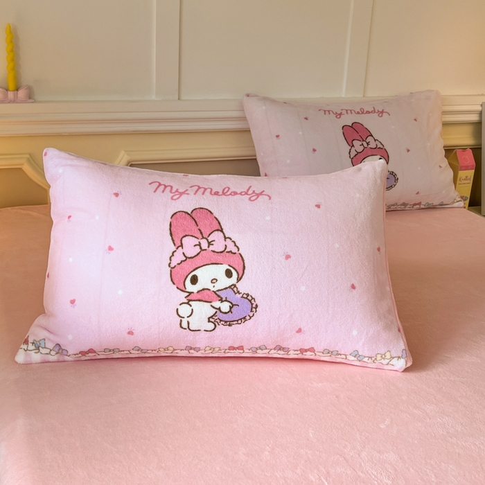 91家纺网 家纺一手货源 找家纺 妖妖家纺 2025新款高克重牛奶绒三丽鸥大版四件套 兔兔与美乐蒂