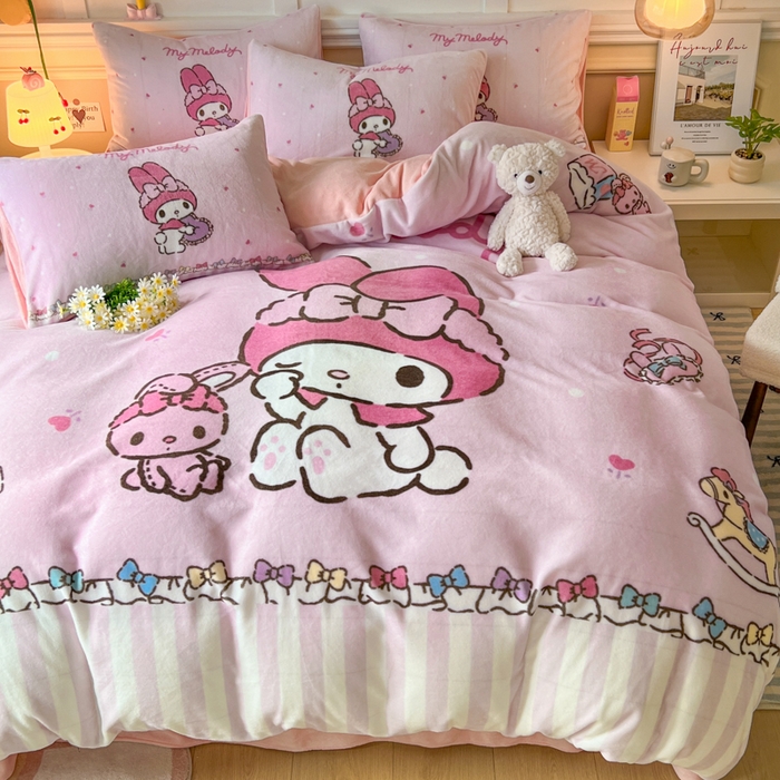 91家纺网 家纺一手货源 找家纺 妖妖家纺 2025新款高克重牛奶绒三丽鸥大版四件套 兔兔与美乐蒂