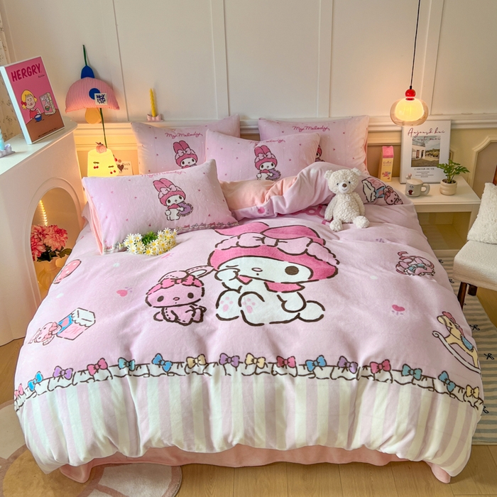 91家纺网 家纺一手货源 找家纺 妖妖家纺 2025新款高克重牛奶绒三丽鸥大版四件套 兔兔与美乐蒂