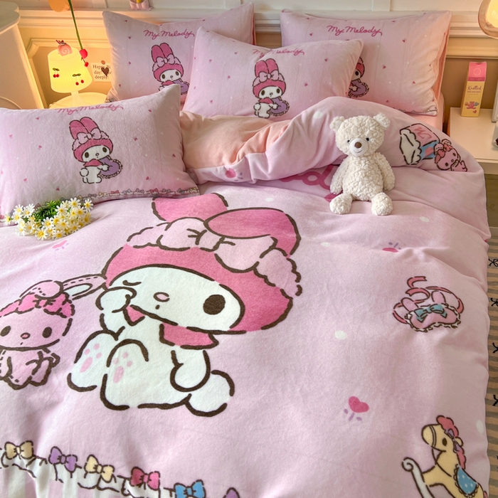 91家纺网 家纺一手货源 找家纺 妖妖家纺 2025新款高克重牛奶绒三丽鸥大版四件套 兔兔与美乐蒂