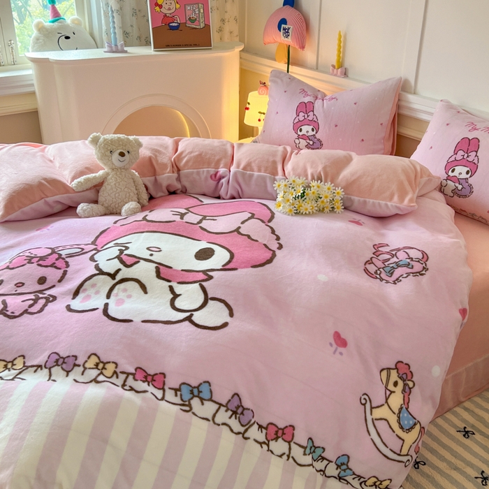 91家纺网 家纺一手货源 找家纺 妖妖家纺 2025新款高克重牛奶绒三丽鸥大版四件套 兔兔与美乐蒂