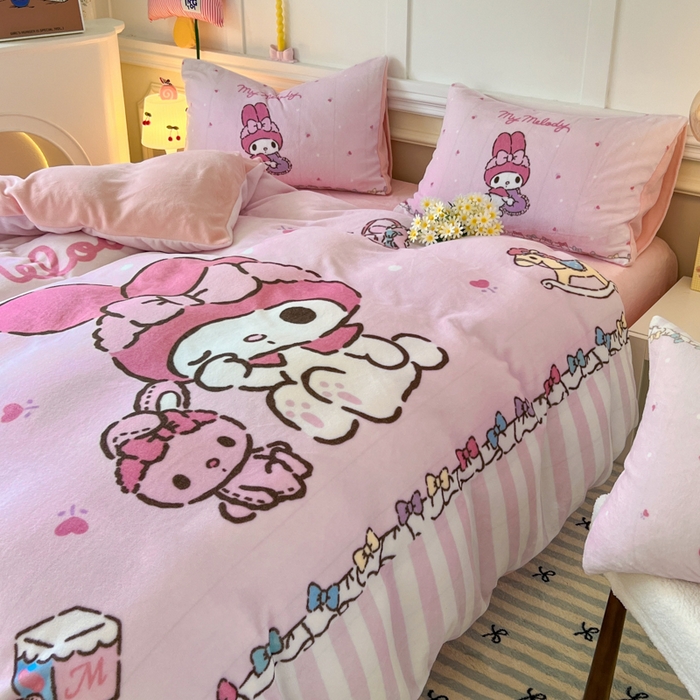 91家纺网 家纺一手货源 找家纺 妖妖家纺 2025新款高克重牛奶绒三丽鸥大版四件套 兔兔与美乐蒂