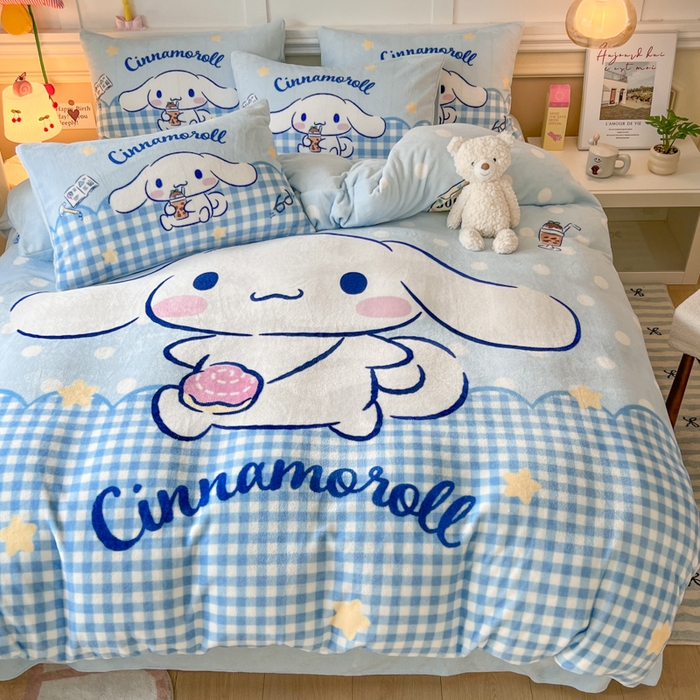 91家纺网 家纺一手货源 找家纺 妖妖家纺 2025新款高克重牛奶绒三丽鸥大版四件套 玉桂狗郊游