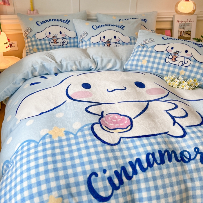 91家纺网 家纺一手货源 找家纺 妖妖家纺 2025新款高克重牛奶绒三丽鸥大版四件套 玉桂狗郊游