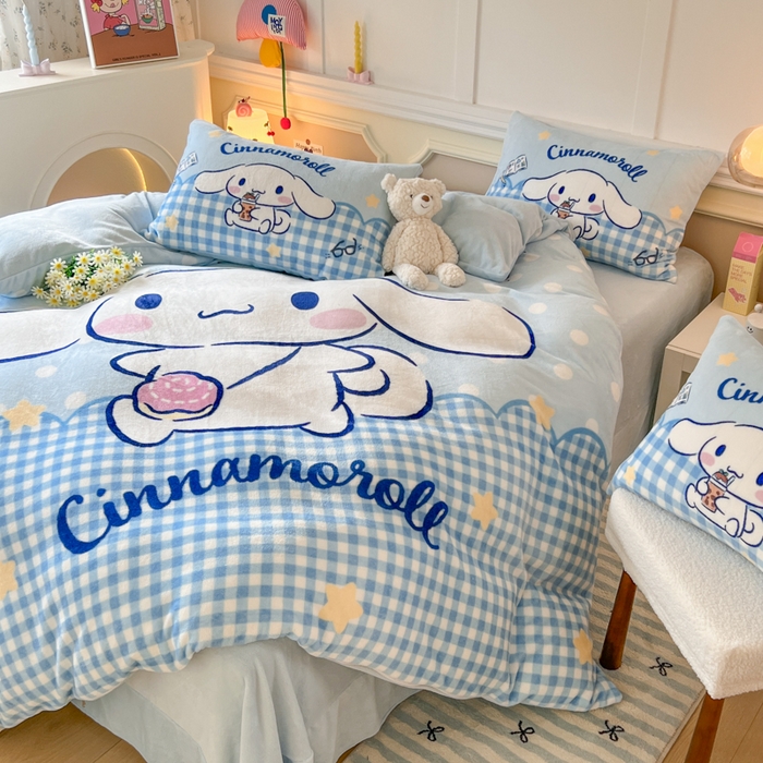 91家纺网 家纺一手货源 找家纺 妖妖家纺 2025新款高克重牛奶绒三丽鸥大版四件套 玉桂狗郊游