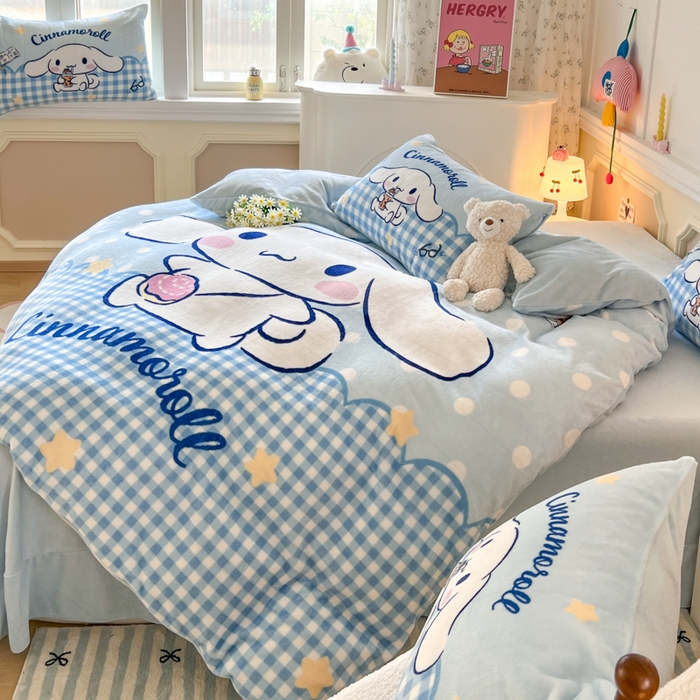 91家纺网 家纺一手货源 找家纺 妖妖家纺 2025新款高克重牛奶绒三丽鸥大版四件套 玉桂狗郊游