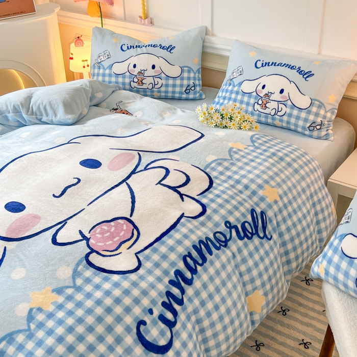 91家纺网 家纺一手货源 找家纺 妖妖家纺 2025新款高克重牛奶绒三丽鸥大版四件套 玉桂狗郊游