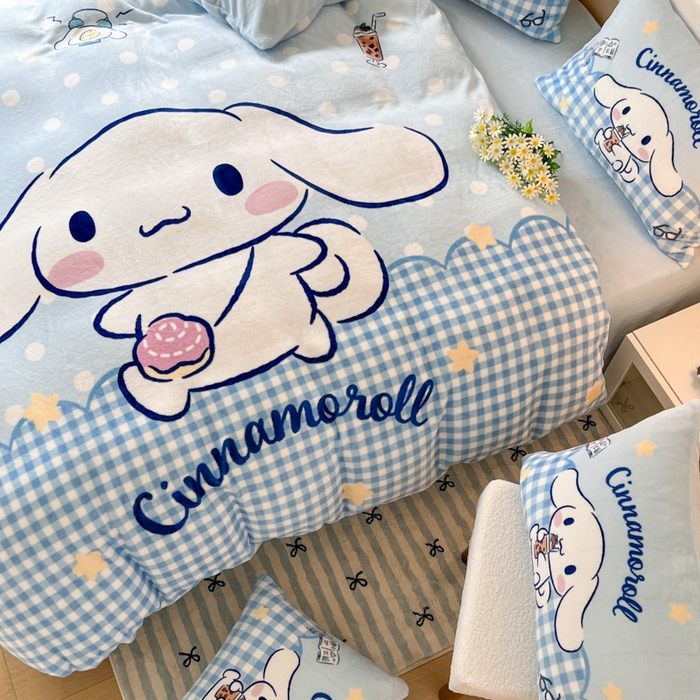 91家纺网 家纺一手货源 找家纺 妖妖家纺 2025新款高克重牛奶绒三丽鸥大版四件套 玉桂狗郊游