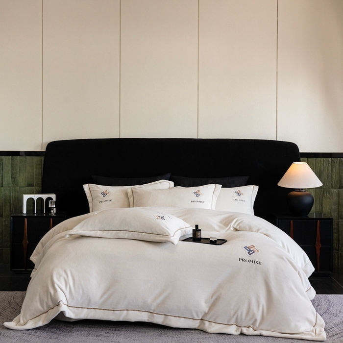 91家纺网 家纺一手货源 找家纺 （总）2025新款300g宽边绣花牛奶绒-悦