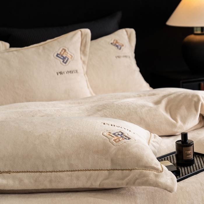 91家纺网 家纺一手货源 找家纺 （总）2025新款300g宽边绣花牛奶绒-悦