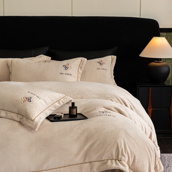 91家纺网 家纺一手货源 找家纺 （总）2025新款300g宽边绣花牛奶绒-悦