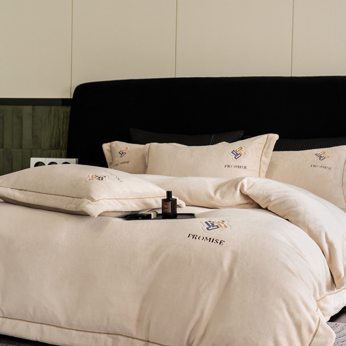 91家纺网 家纺一手货源 找家纺 （总）2025新款300g宽边绣花牛奶绒-悦