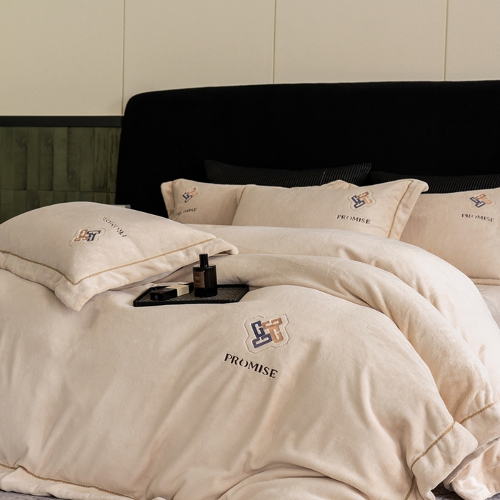 91家纺网 家纺一手货源 找家纺 （总）2025新款300g宽边绣花牛奶绒-悦