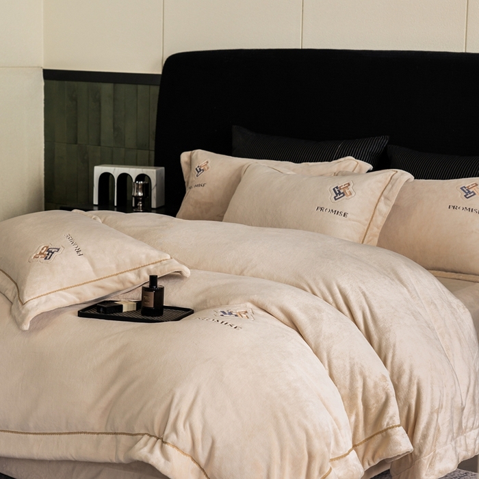 91家纺网 家纺一手货源 找家纺 （总）2025新款300g宽边绣花牛奶绒-悦