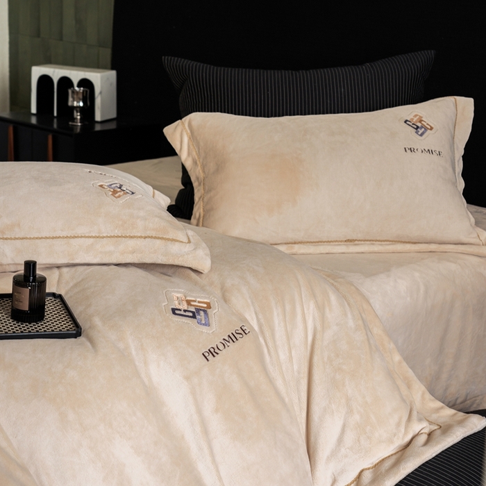 91家纺网 家纺一手货源 找家纺 （总）2025新款300g宽边绣花牛奶绒-悦